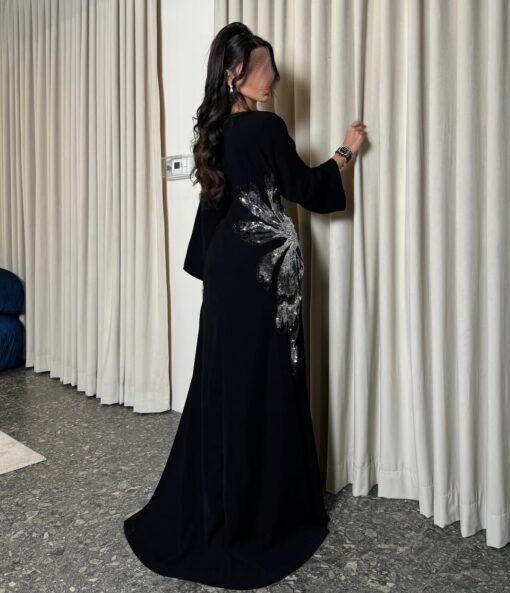 ⁦فستان سهرة أسود طويل⁩ - الصورة ⁦4⁩