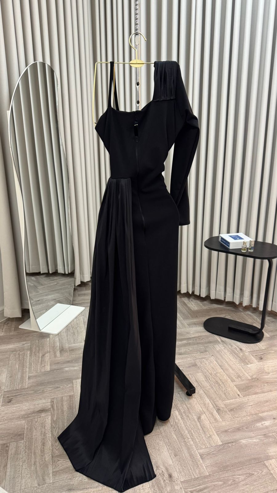 فستان سهرة اسود فخم وانيق - الصورة 4