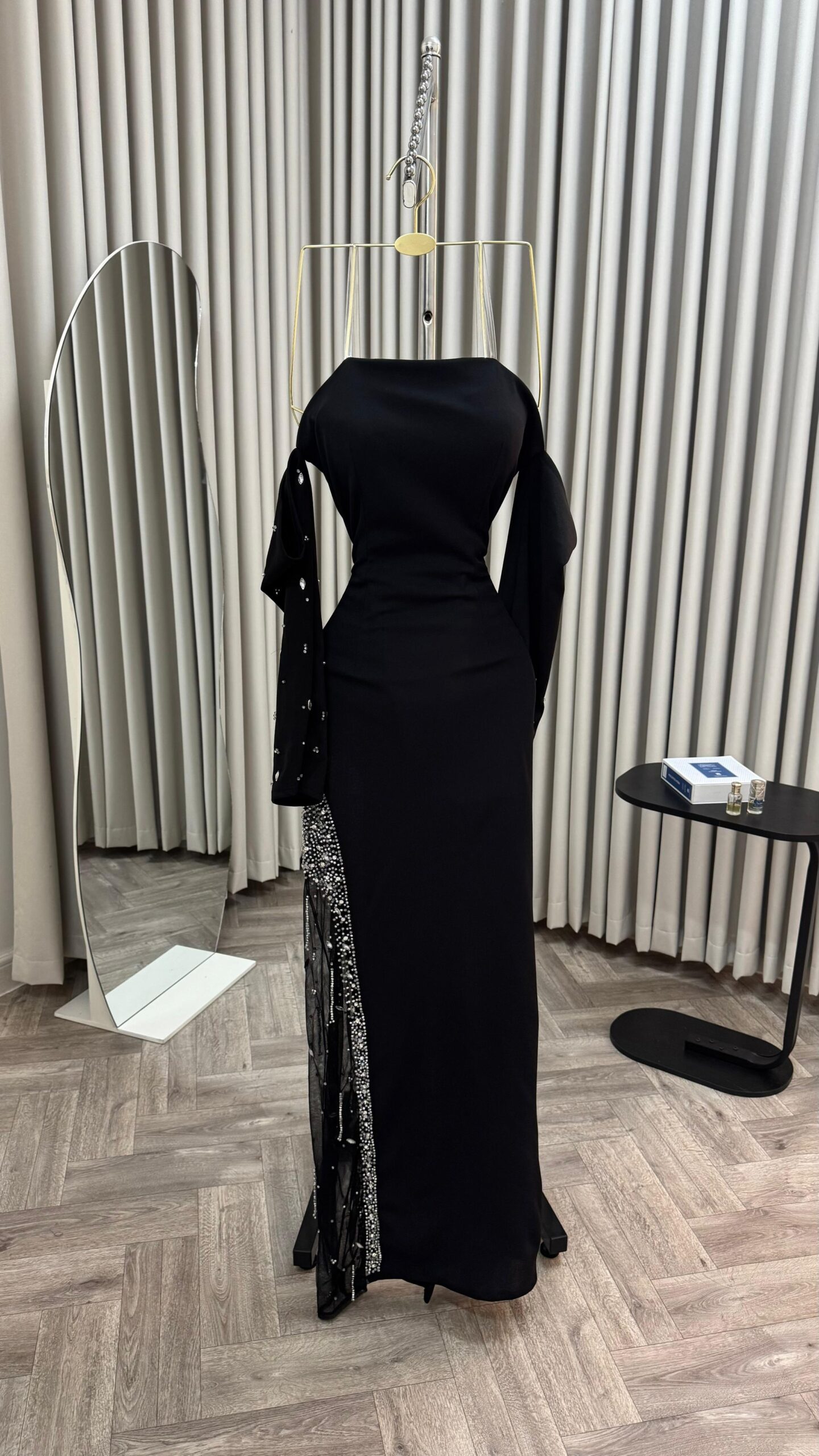 فستان سهرة لون أسود - الصورة 3