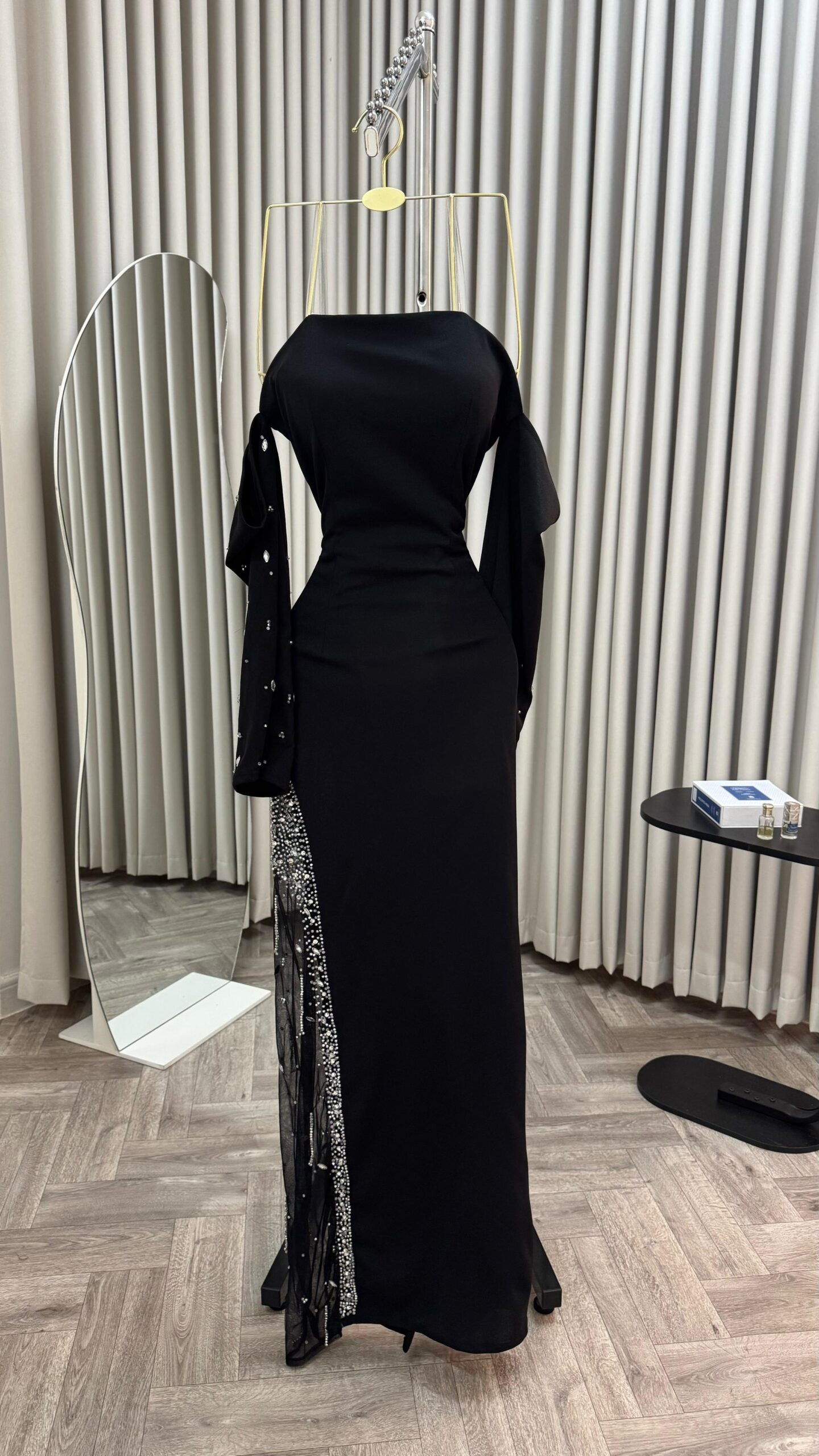 فستان سهرة لون أسود - الصورة 4