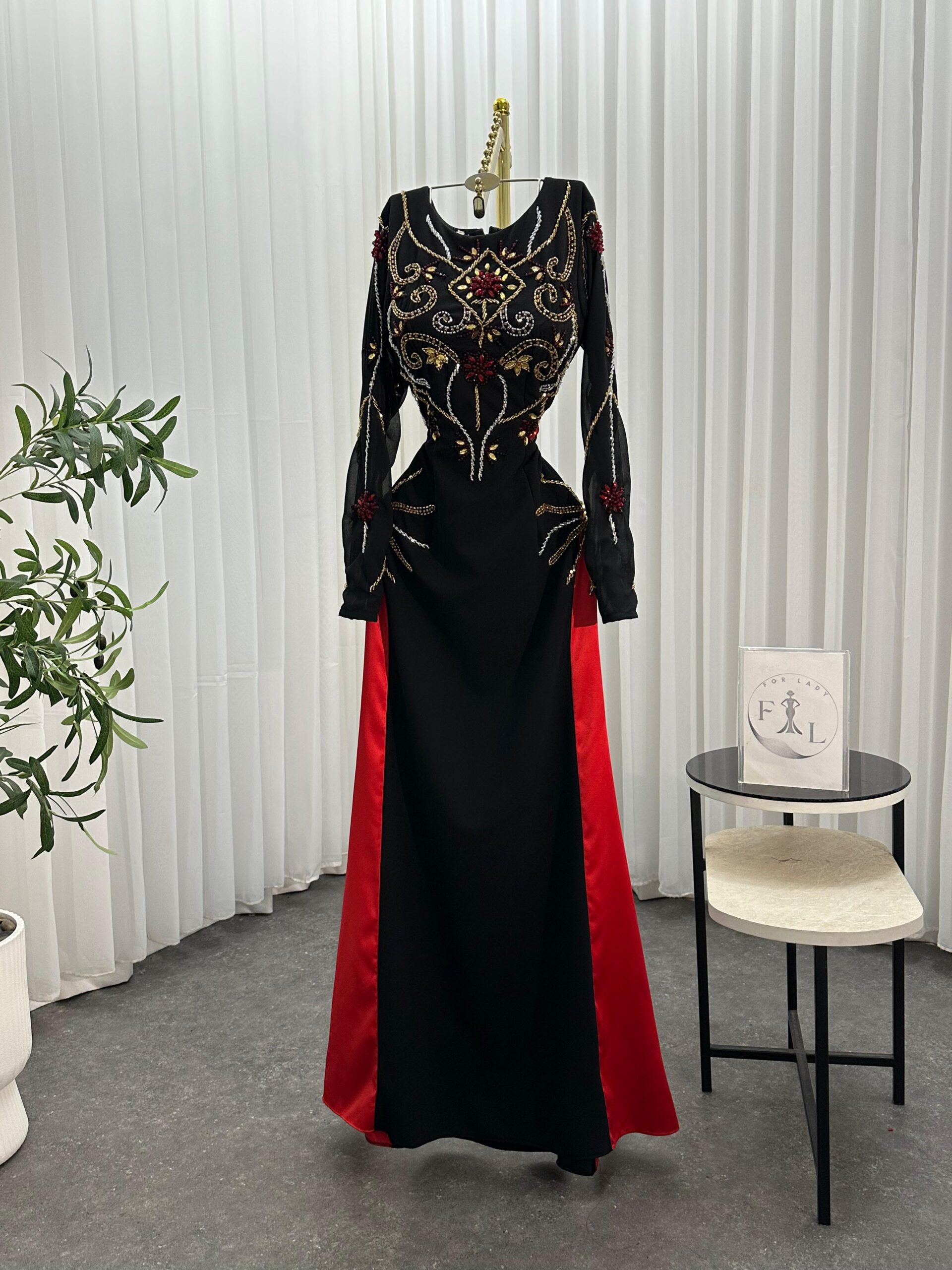 فستان سهرة اسود طويل - الصورة 3