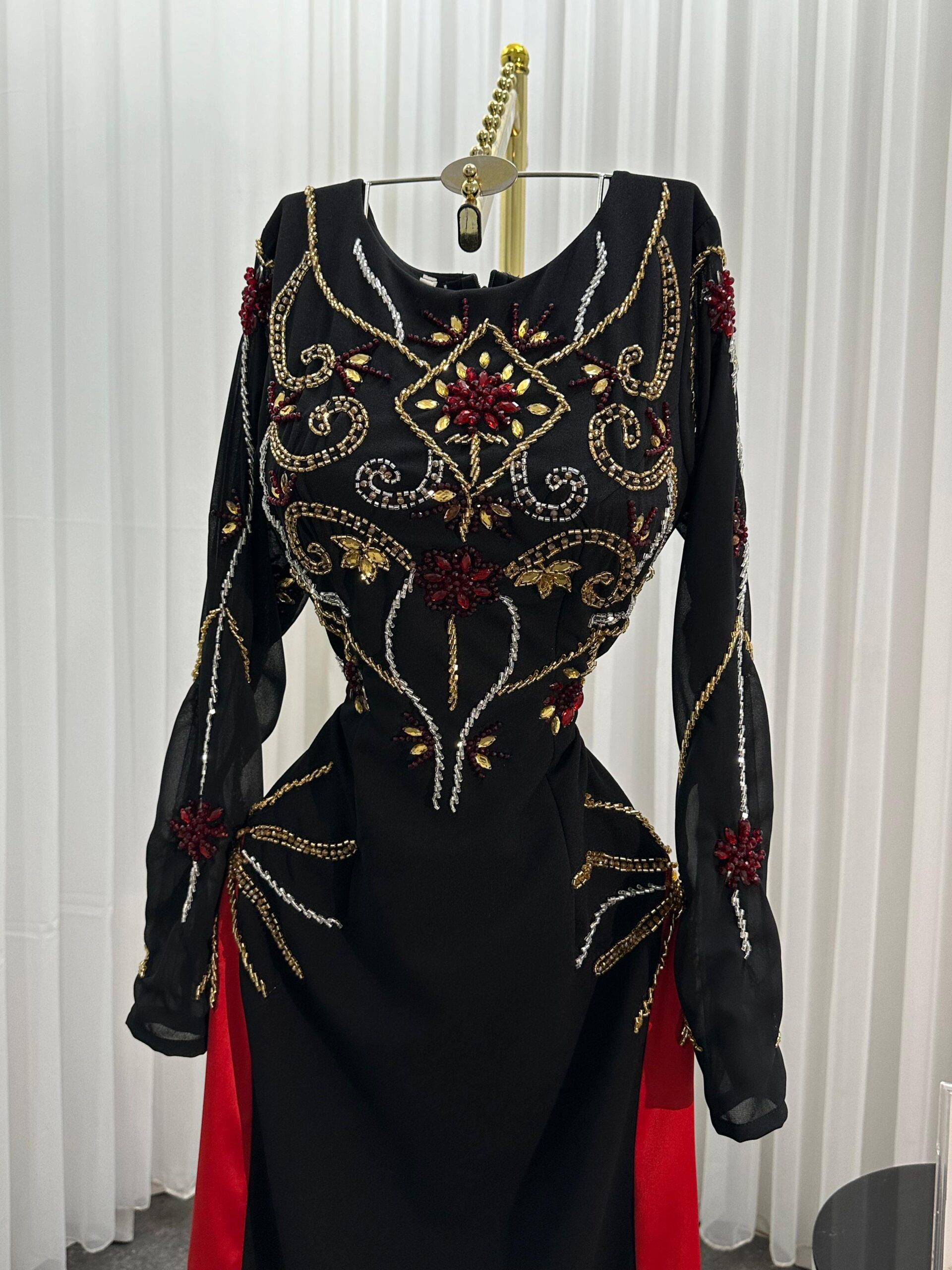 فستان سهرة اسود طويل - الصورة 4