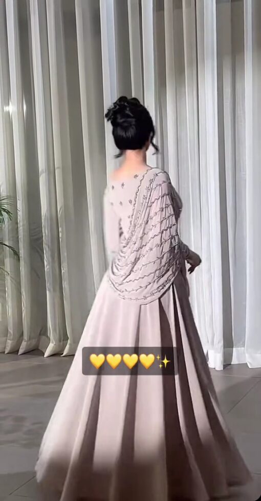 ⁦فستان سهرة ناعم⁩ - الصورة ⁦2⁩