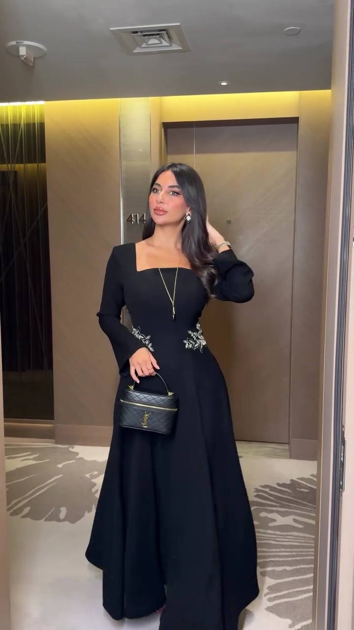 فستان سهرة بألوان الأسود