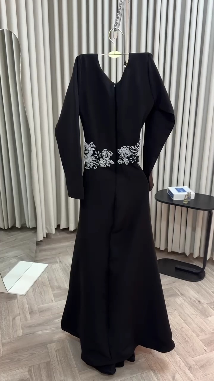 فستان سهرة بألوان الأسود - الصورة 2