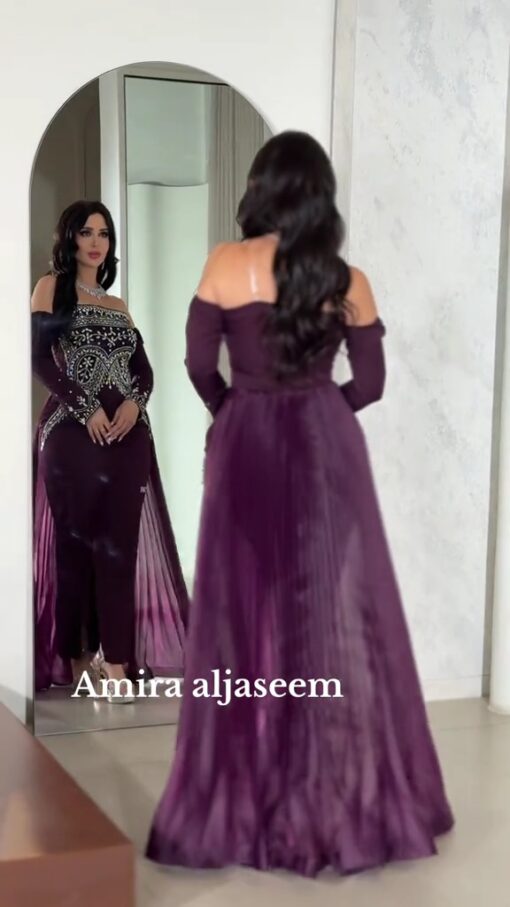 ⁦فستان سهرة فخم بلون بنفسجي غامق⁩ - الصورة ⁦2⁩
