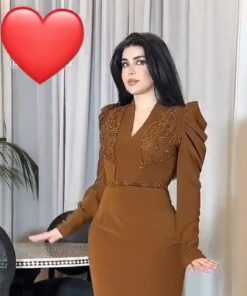 فستان سهرة طويل وأكمام طويلة