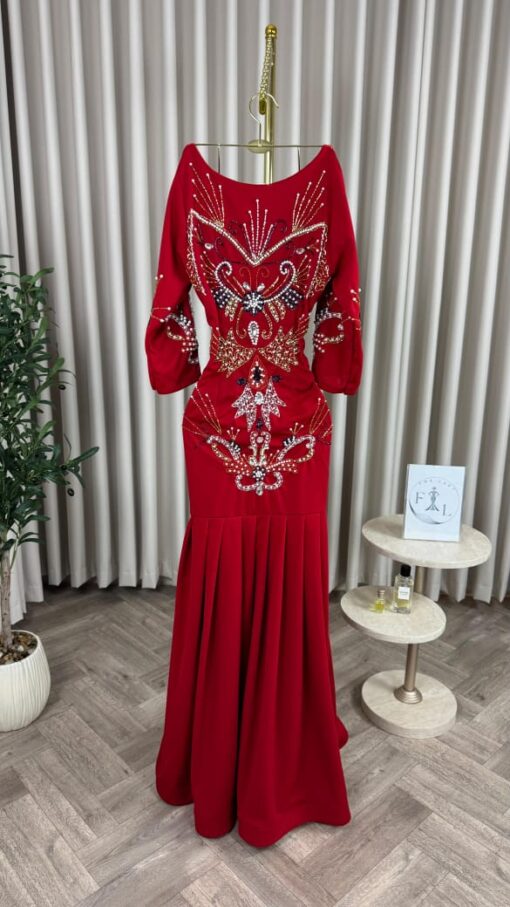 ⁦فستان سهرة أحمر⁩ - الصورة ⁦4⁩