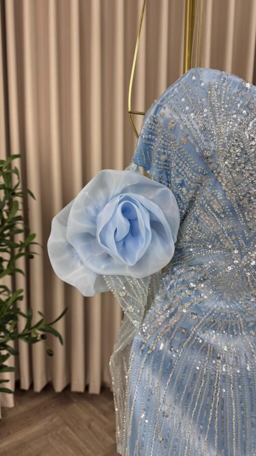 ⁦فستان سهرة سماوي⁩ - الصورة ⁦2⁩