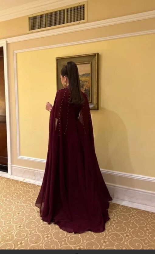 ⁦فستان سهرة عنّابي ملكي فاخر⁩ - الصورة ⁦6⁩