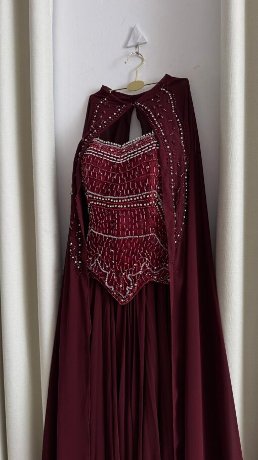 ⁦فستان سهرة بالون عنابي⁩ - الصورة ⁦2⁩