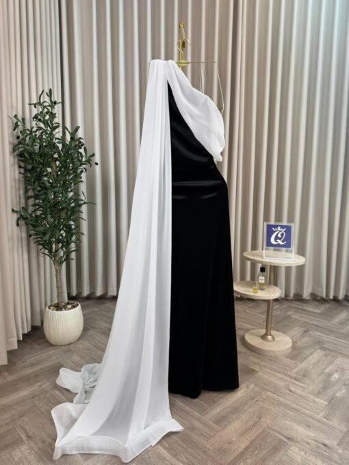 ⁦فستان سهرة مخمل⁩ - الصورة ⁦3⁩