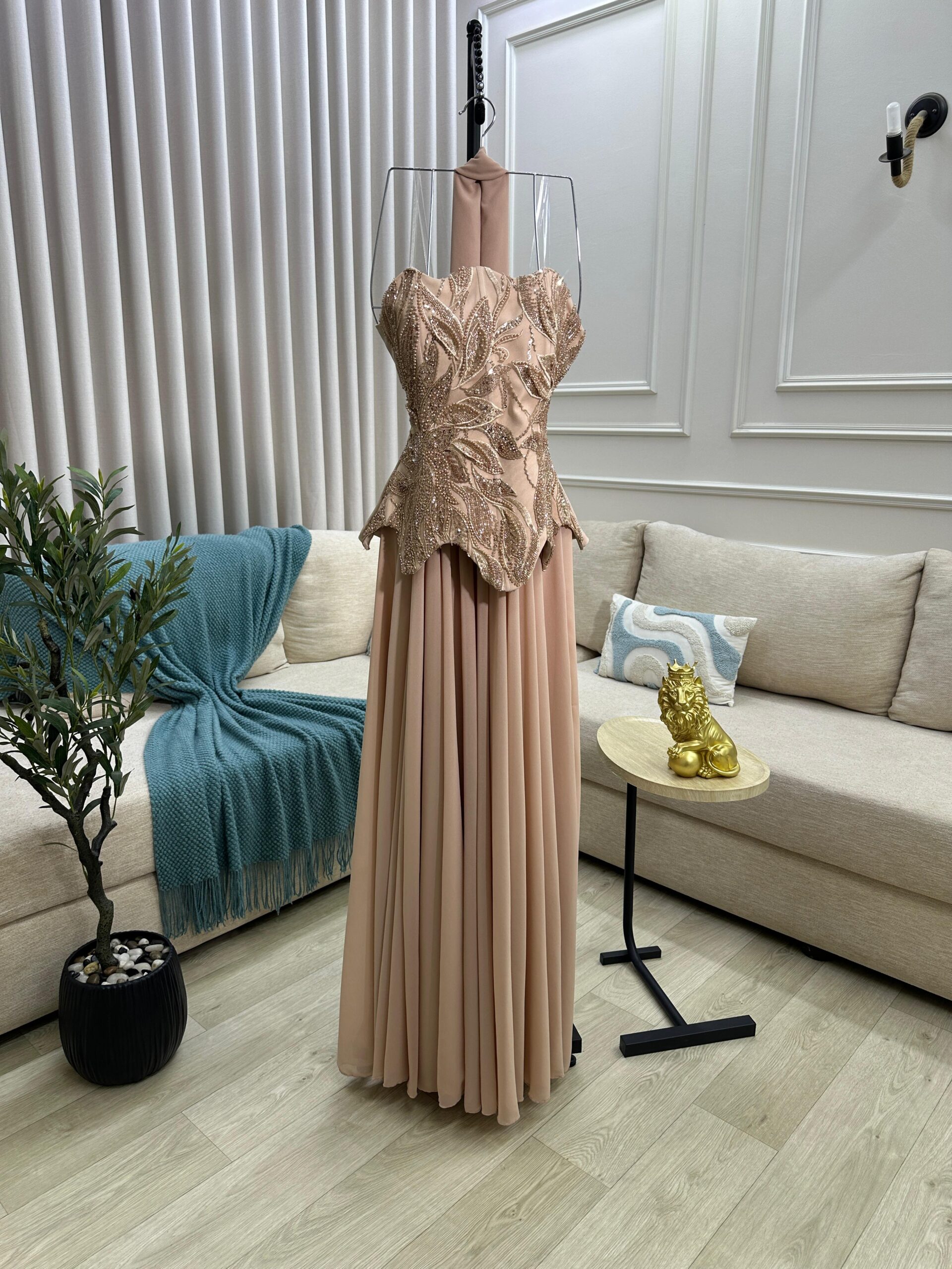 فستان سهرة لون بيج - الصورة 3