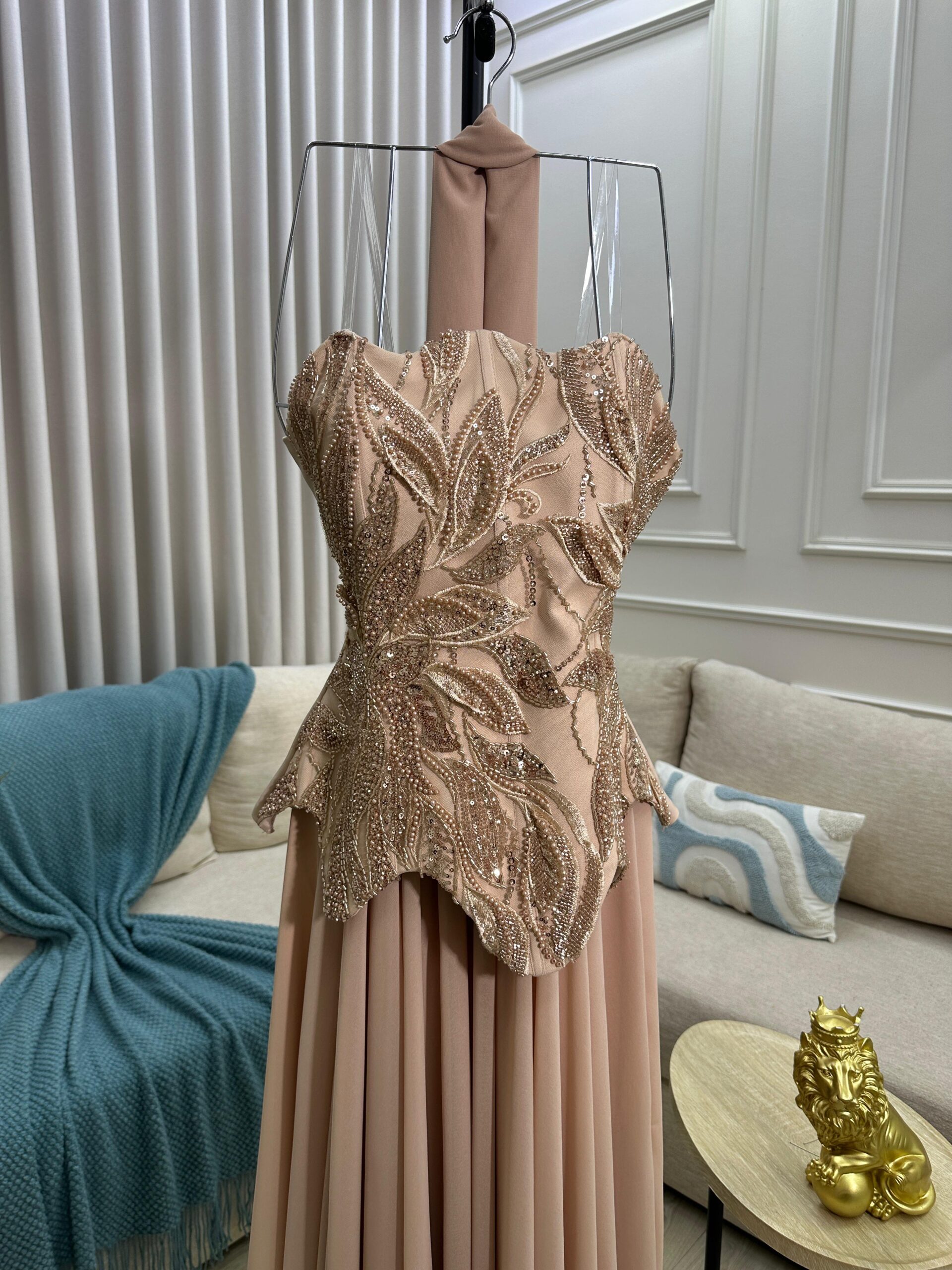 فستان سهرة لون بيج - الصورة 4