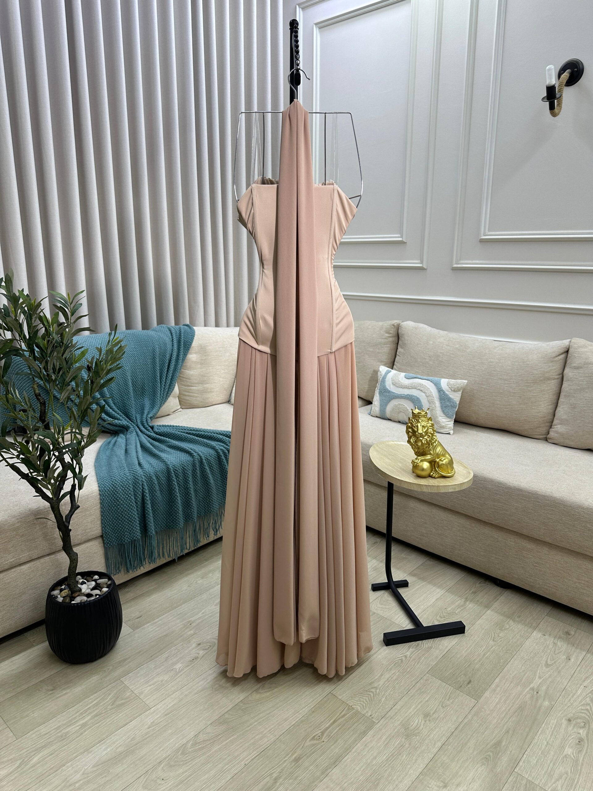 فستان سهرة لون بيج - الصورة 2