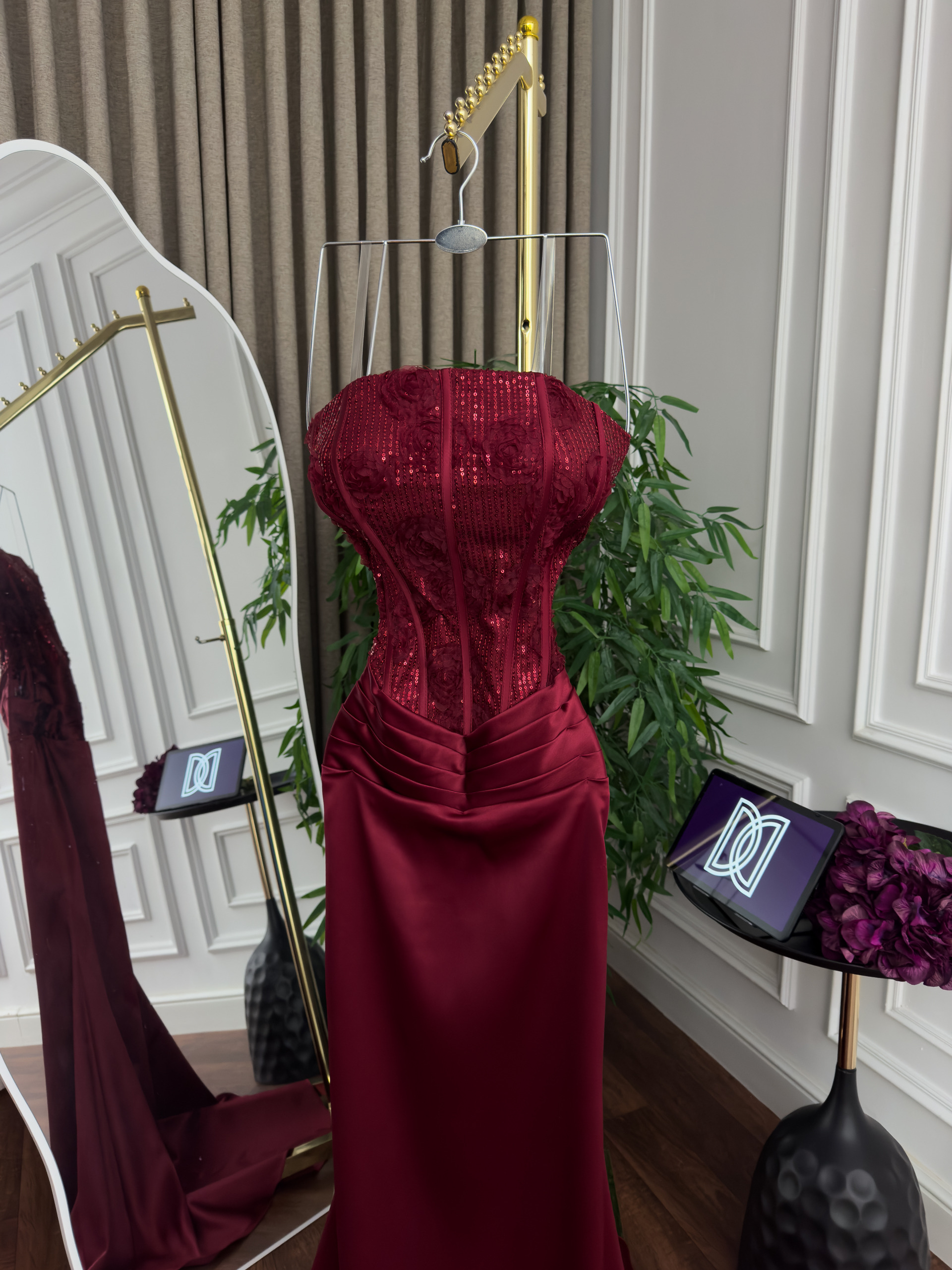 فستان عنّابي طويل - الصورة 3