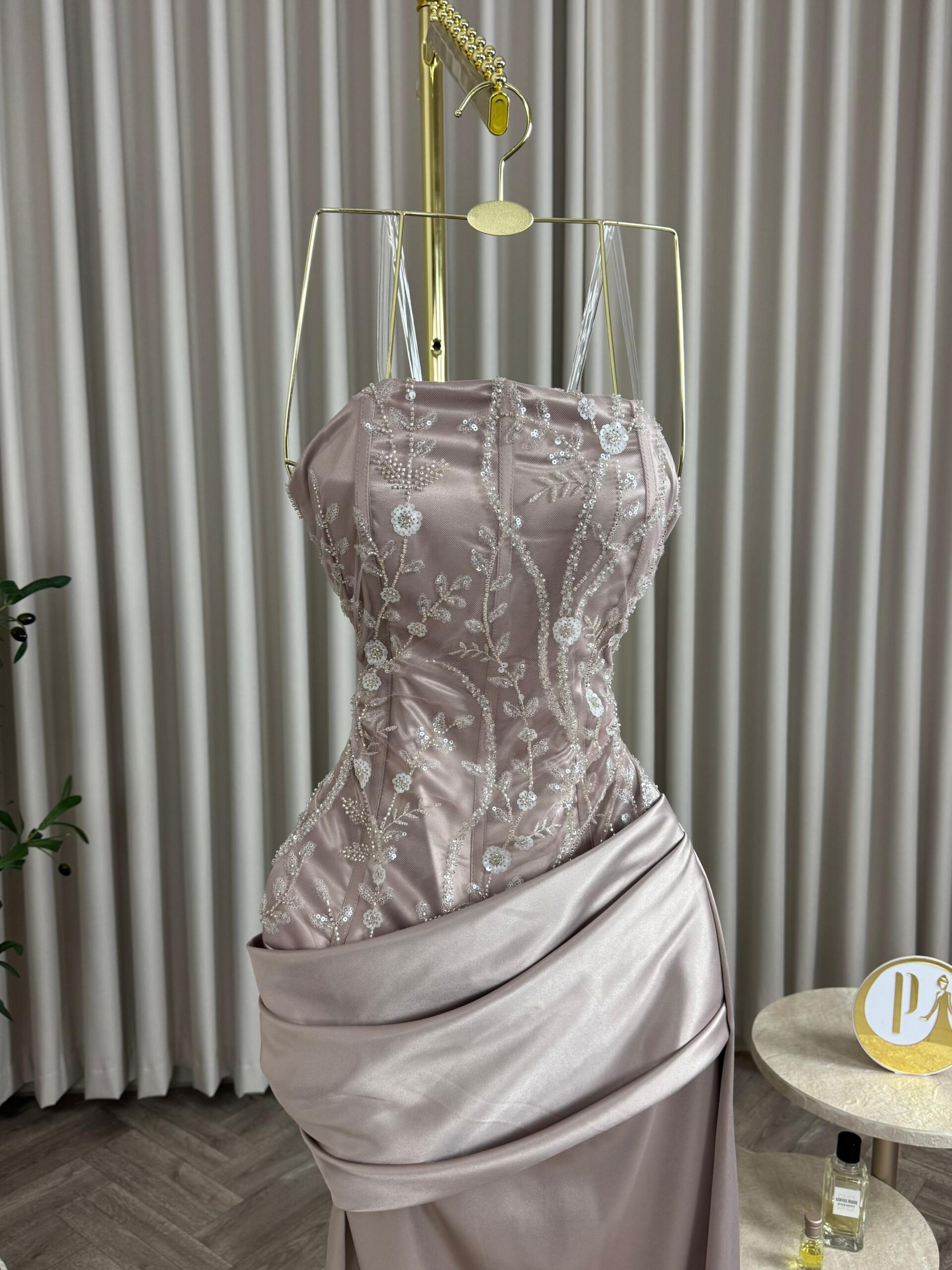 فستان سهرة بلون وردي - الصورة 5