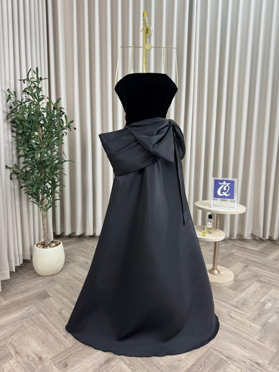 فستان سهرة بلون أسود - الصورة 2