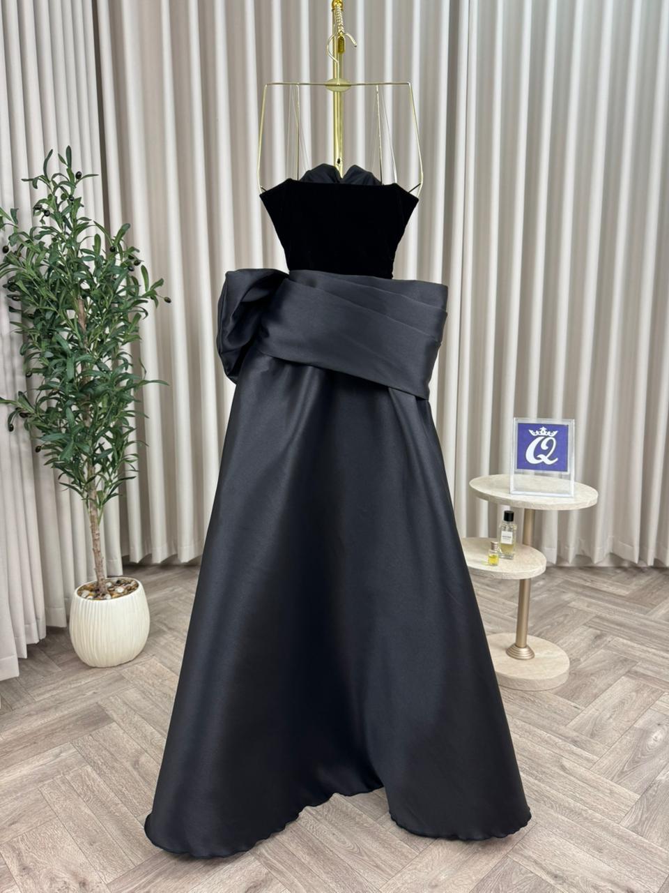 فستان سهرة بلون أسود - الصورة 3