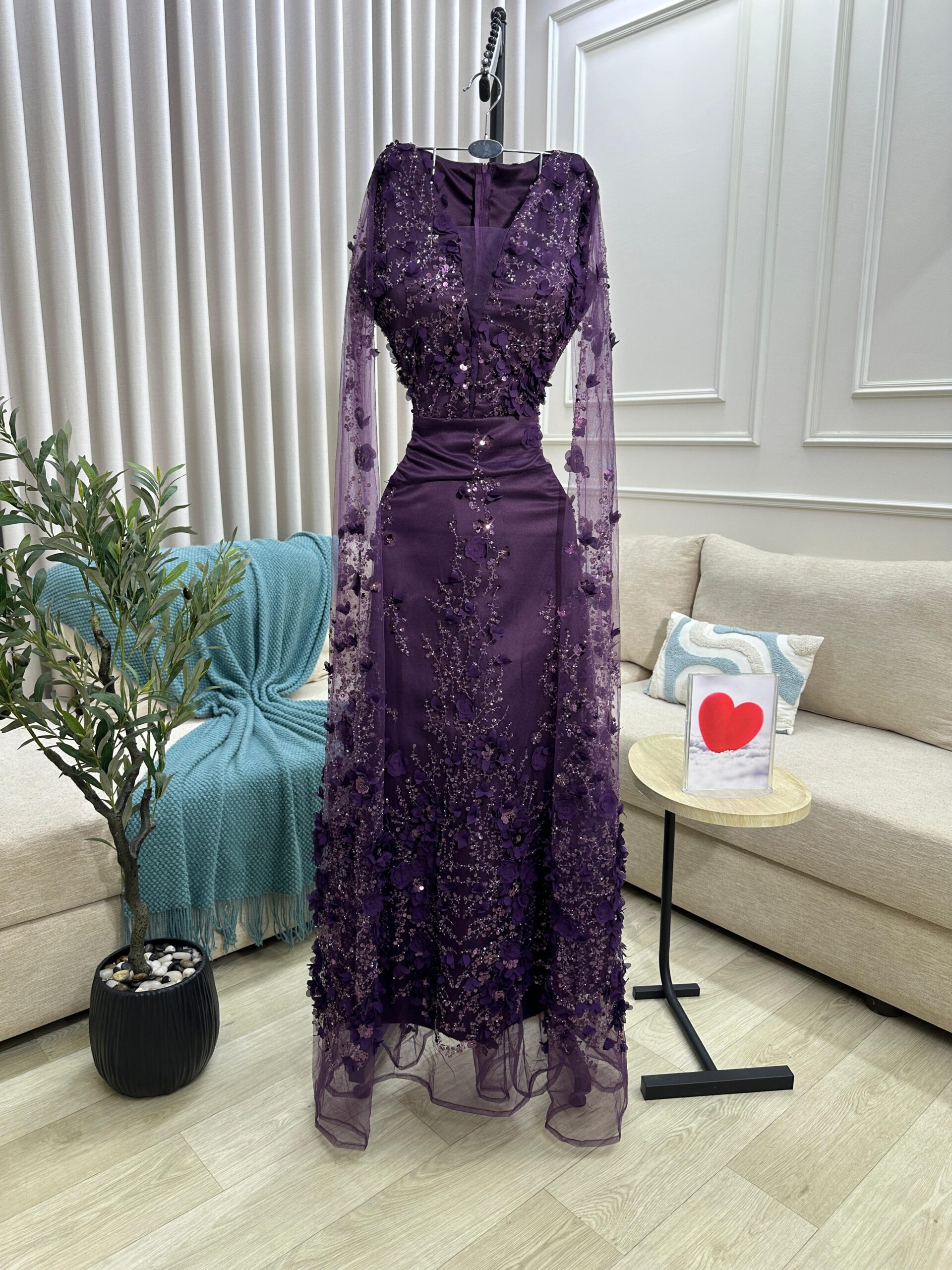 فستان سهرة بنفسجي فخم مطرز - الصورة 4