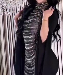 فستان أسود طويل فخم