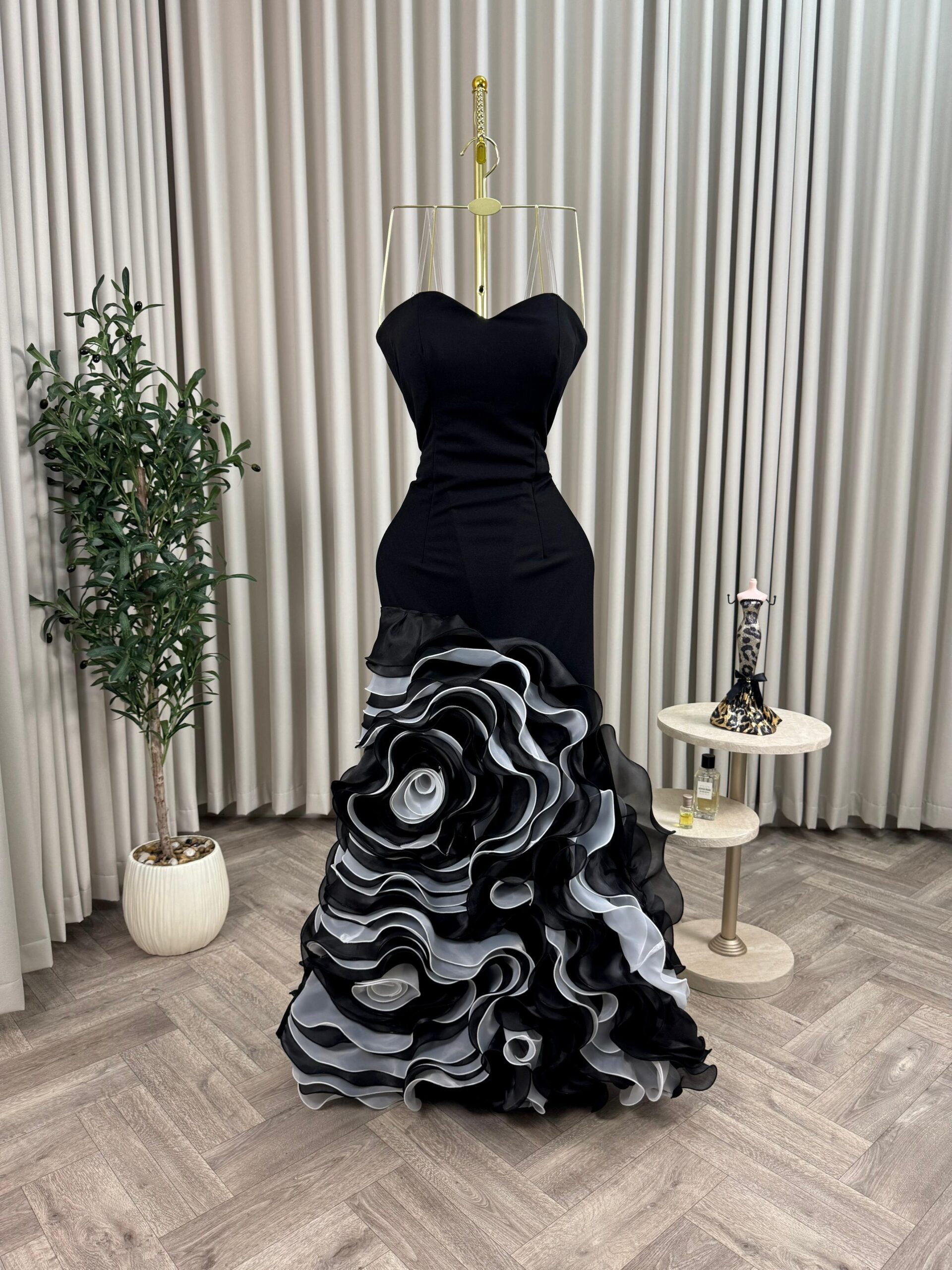 فستان مناسبة أسود طويل - الصورة 4