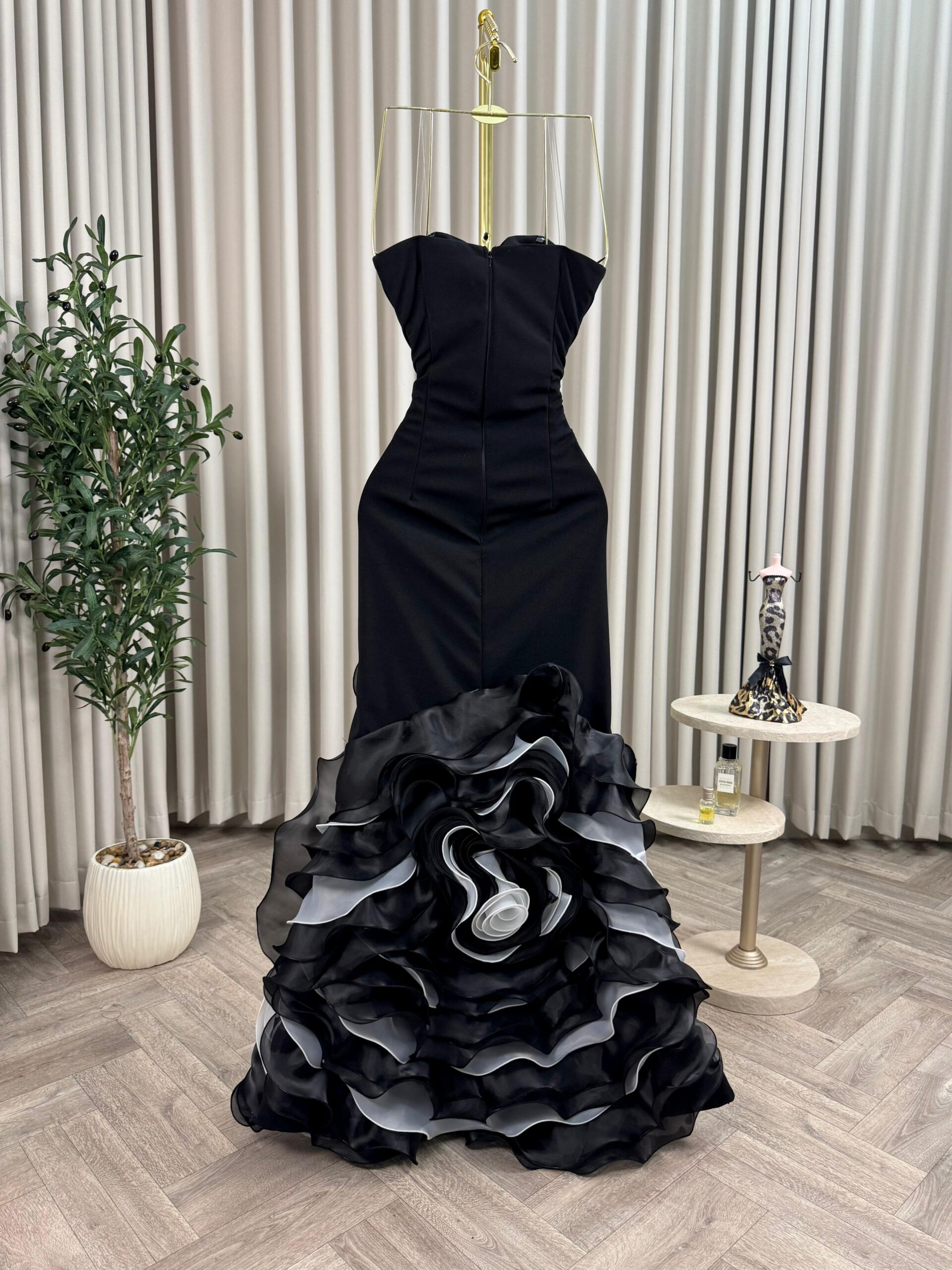 فستان مناسبة أسود طويل - الصورة 2