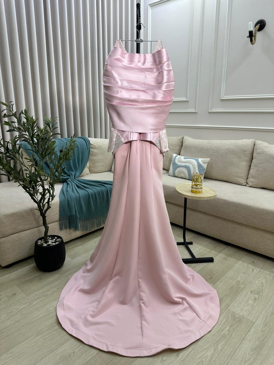 فستان سهرة بلون وردي - الصورة 3