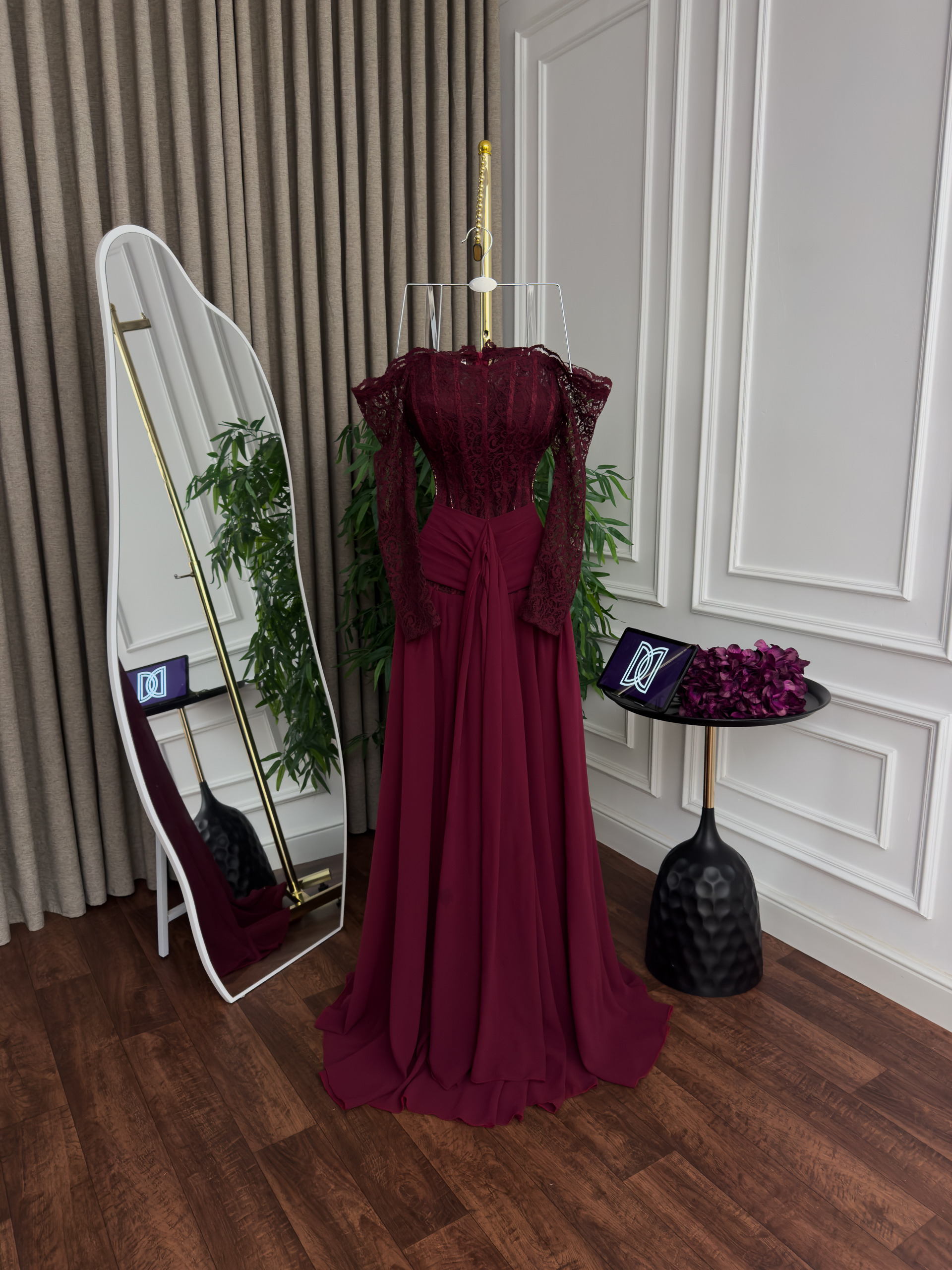 فستان سهرة طويل دانتيل