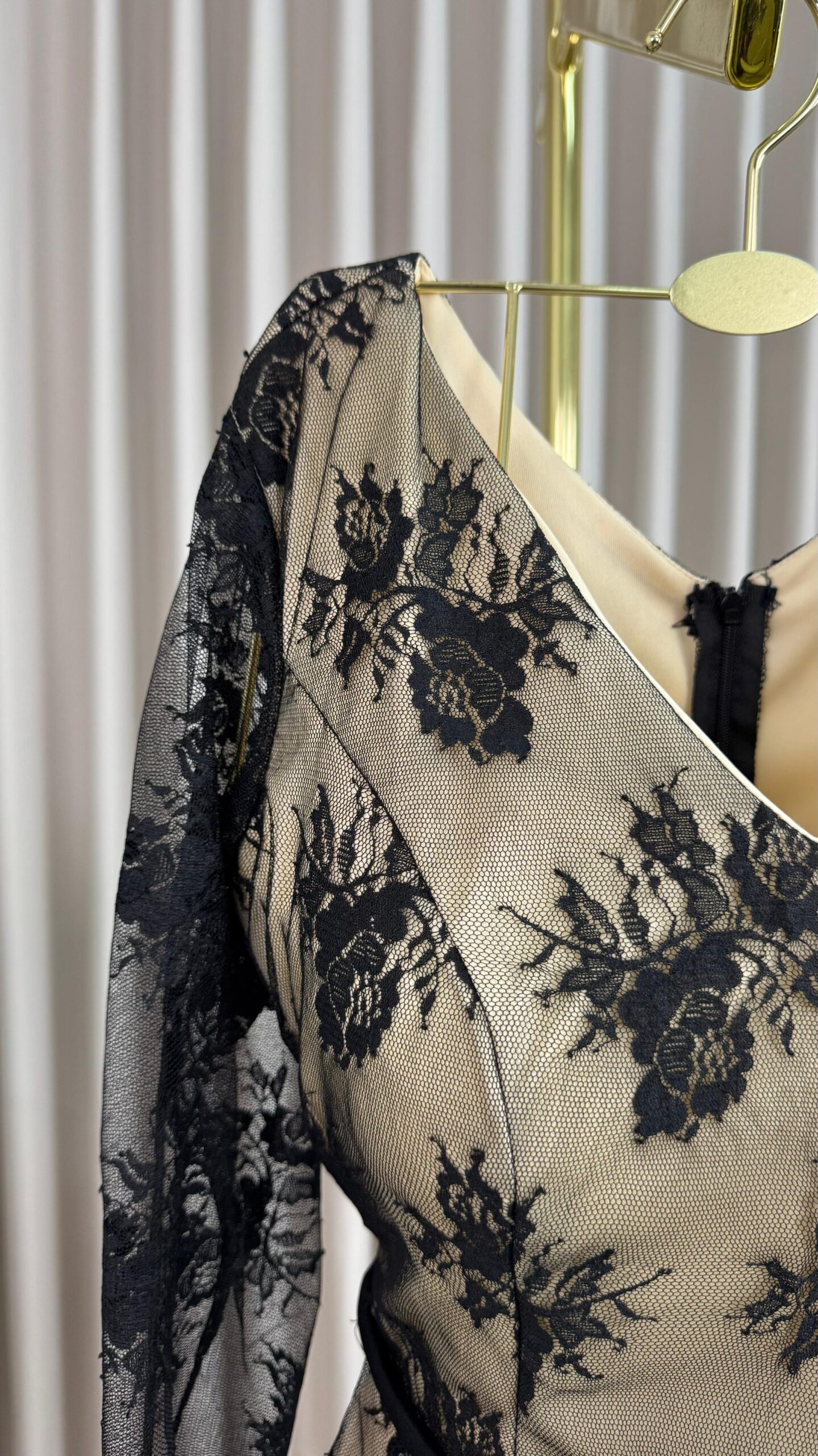 فستان سهرة دانتيل بيج - الصورة 4