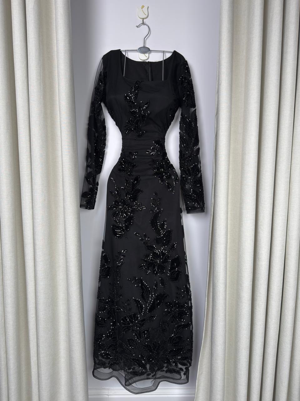 فستان سهرة أسود مطرز - الصورة 3