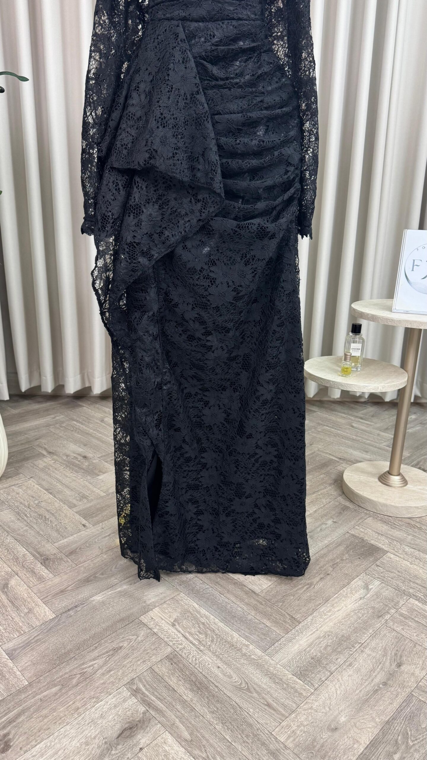 فستان سهرة أسود دانتيل - الصورة 3