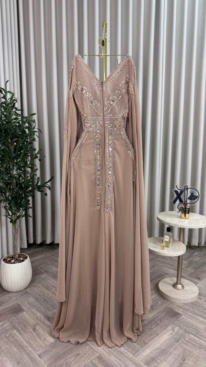 فستان سهرة ملكي بلون بيج - الصورة 3