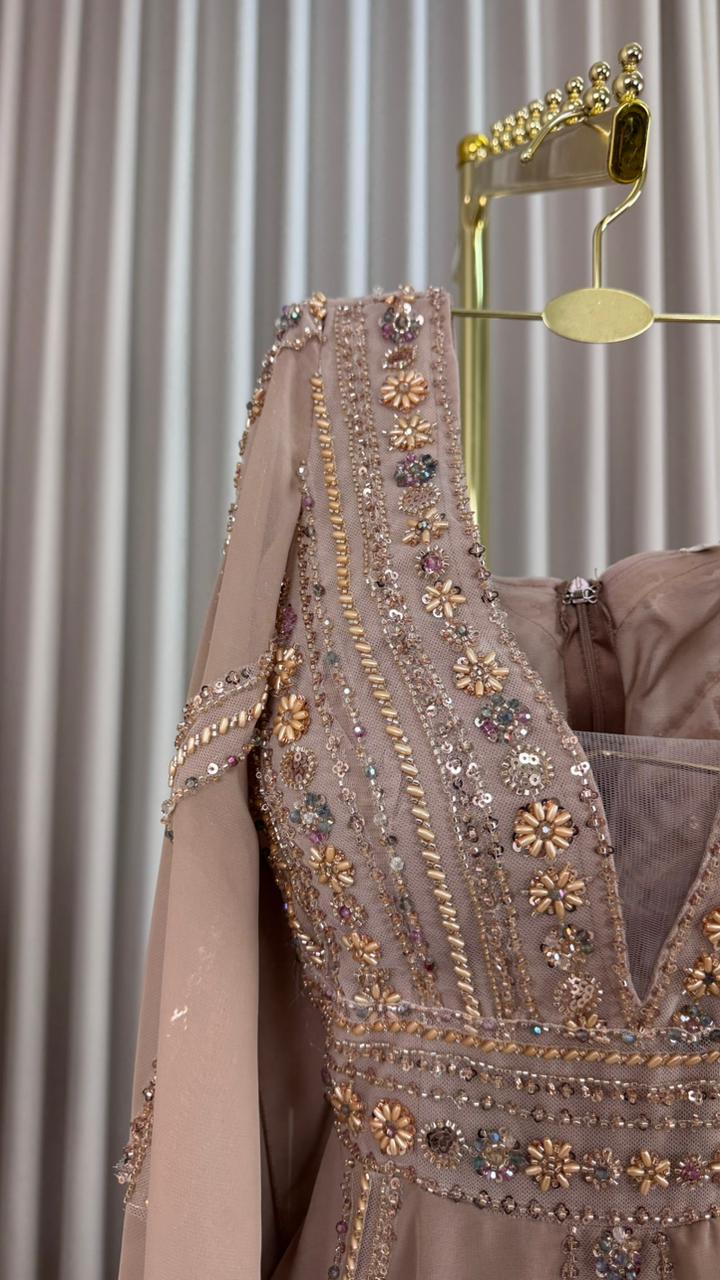 فستان سهرة ملكي بلون بيج - الصورة 4