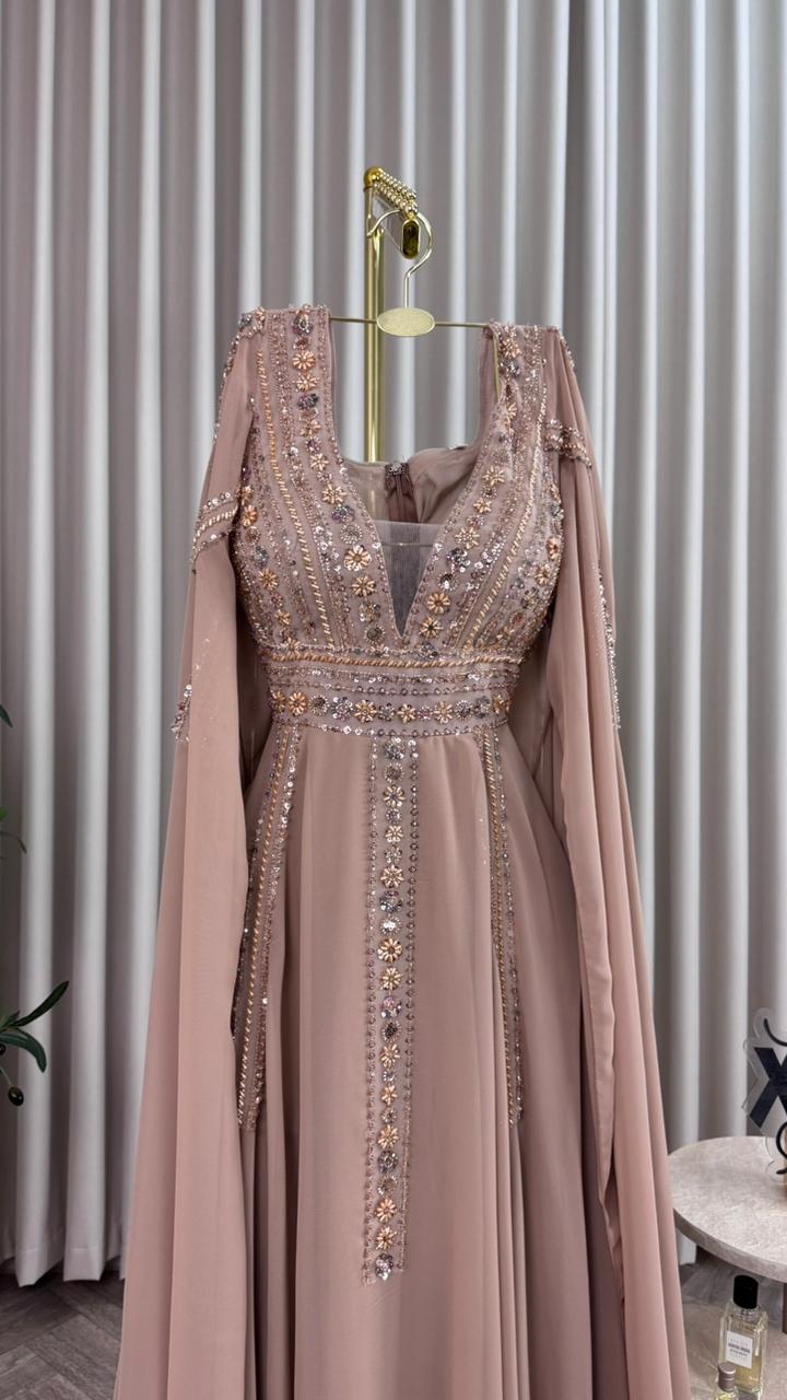 فستان سهرة ملكي بلون بيج - الصورة 2