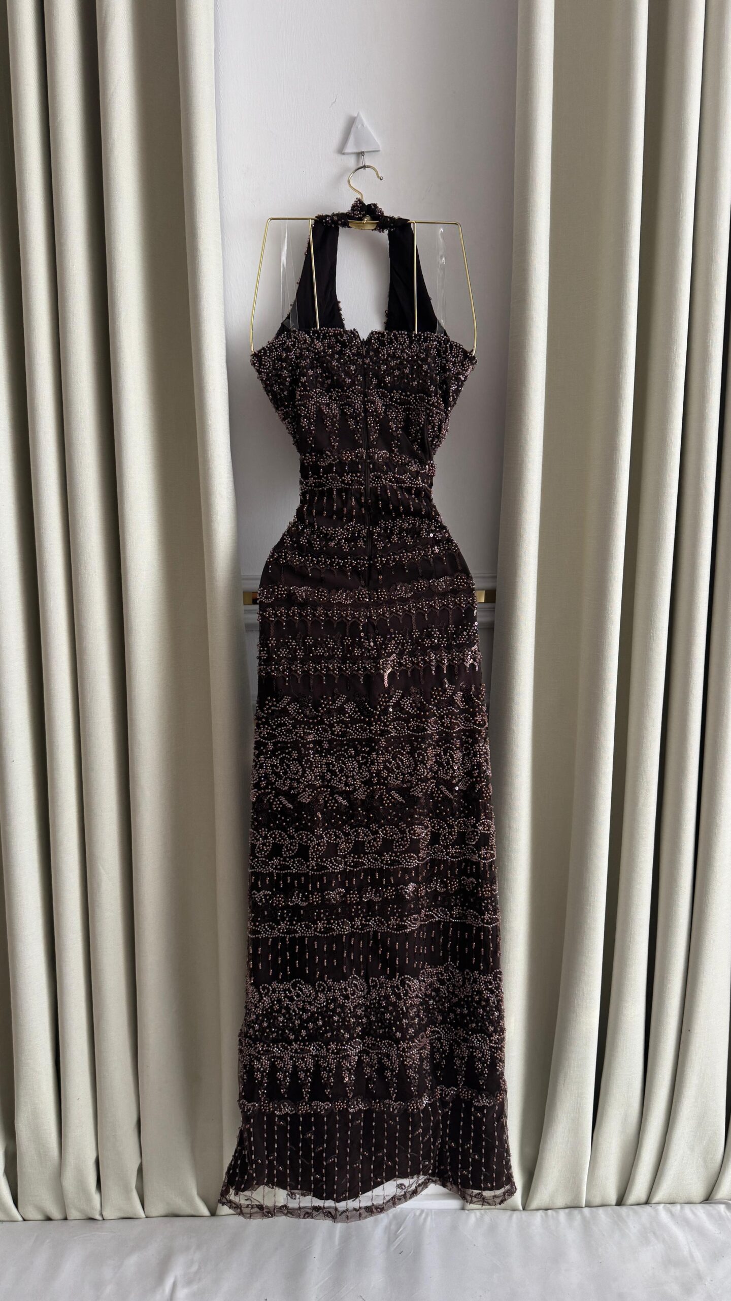 فستان سهرة بني مطرز - الصورة 7