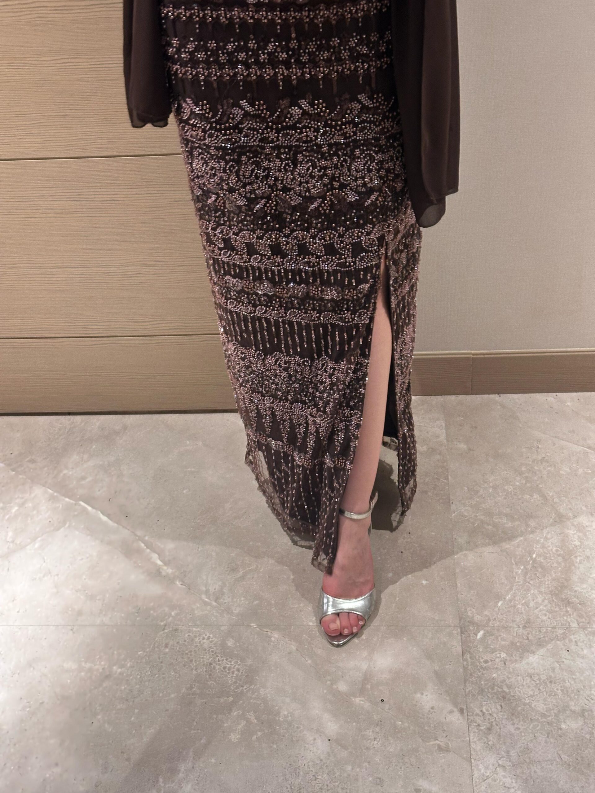 فستان سهرة بني مطرز - الصورة 5