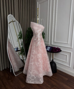 فستان سهرة بلون الوردي