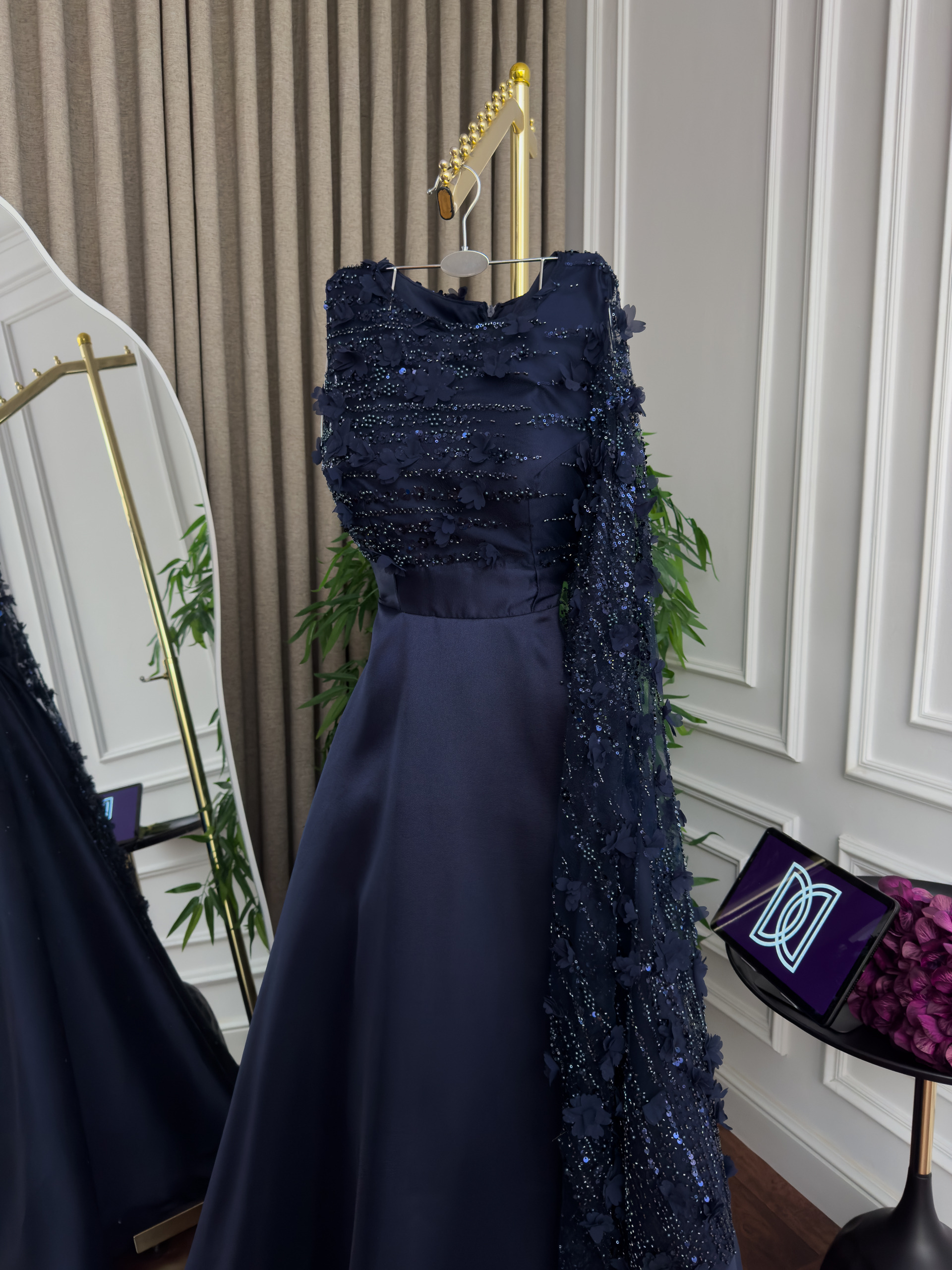 فستان سهرة لون كحلي - الصورة 2