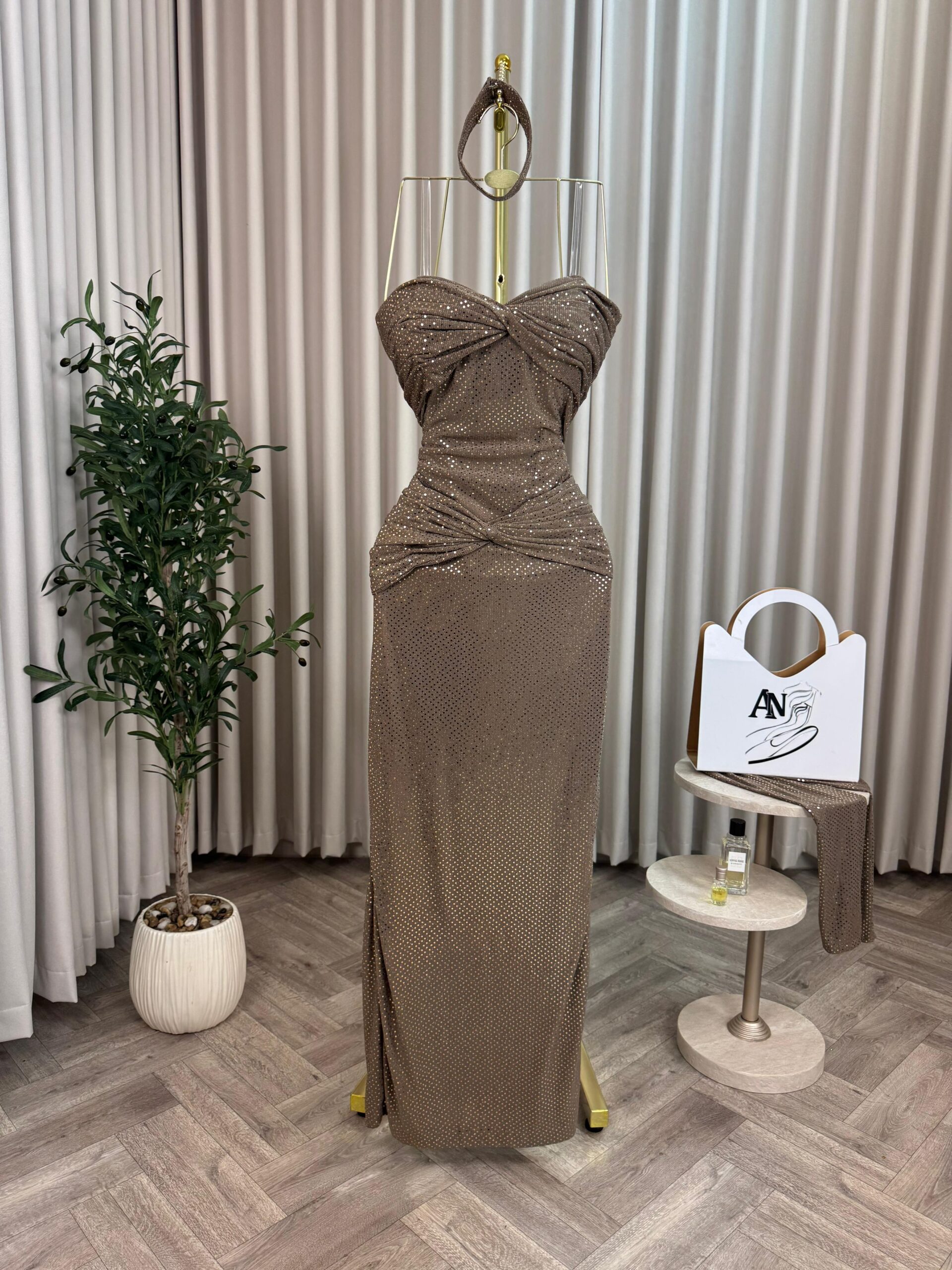 فستان سهرة لون بني - الصورة 2