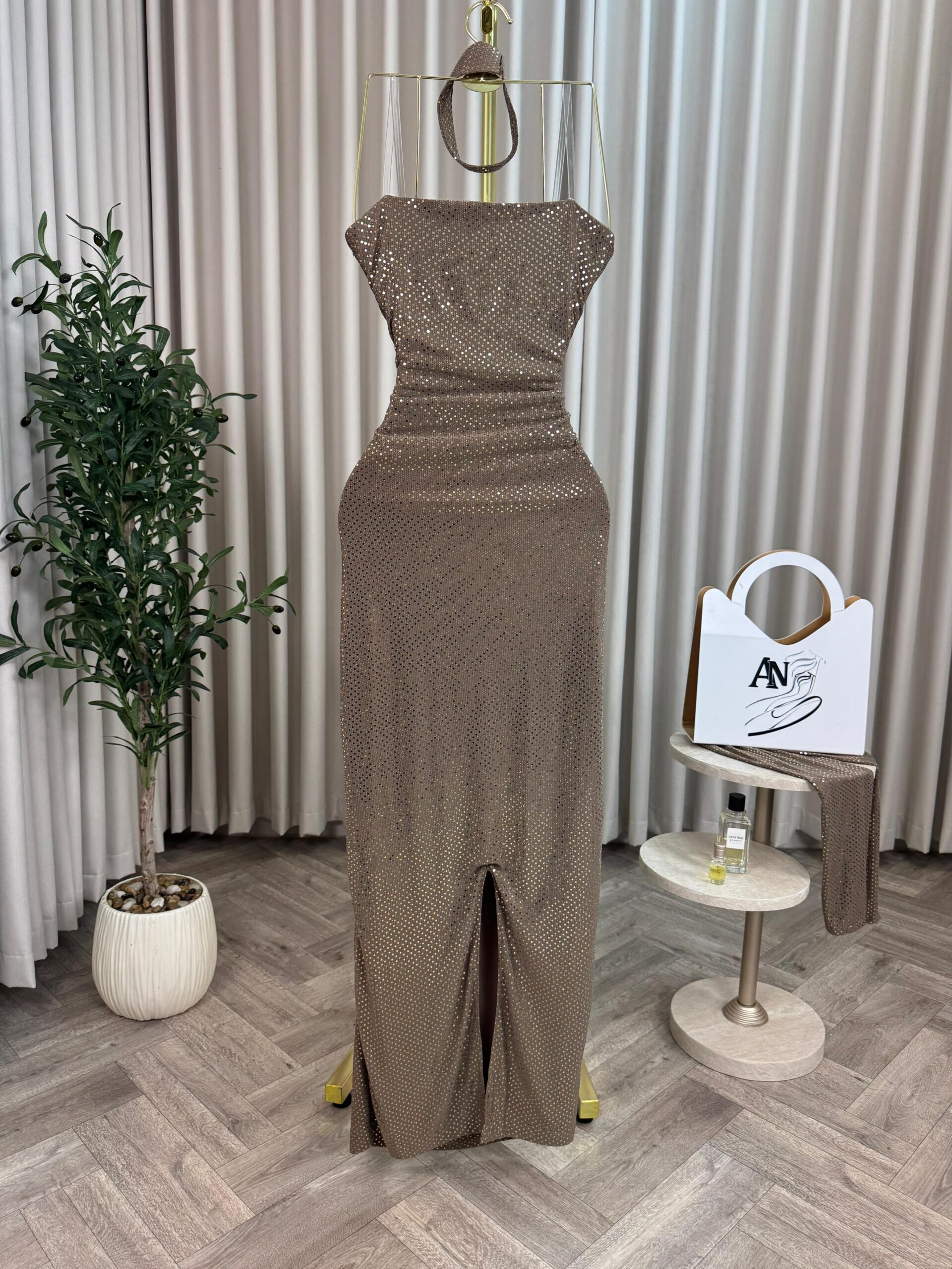 فستان سهرة لون بني - الصورة 3