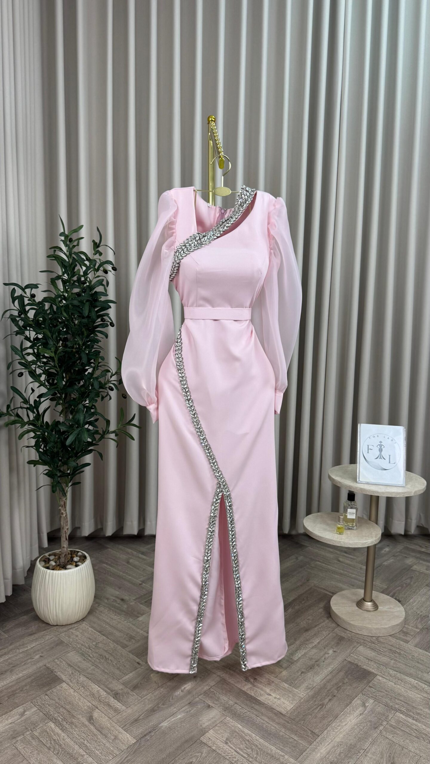 فستان سهرة بلون وردي - الصورة 3