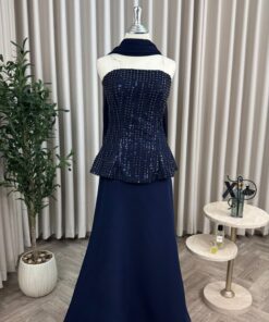 فستان أزرق داكن