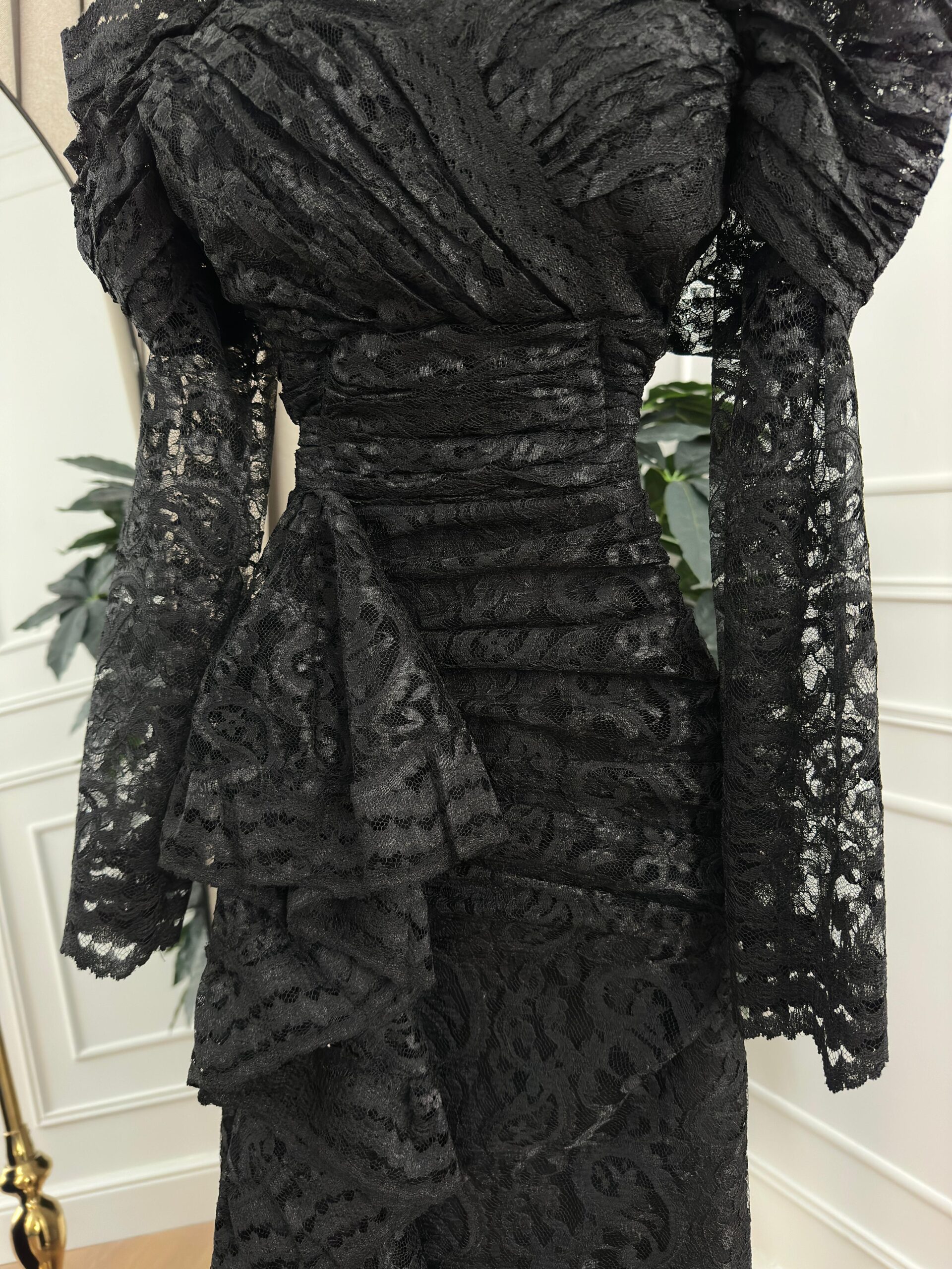 فستان سهرة أسود دانتيل - الصورة 4