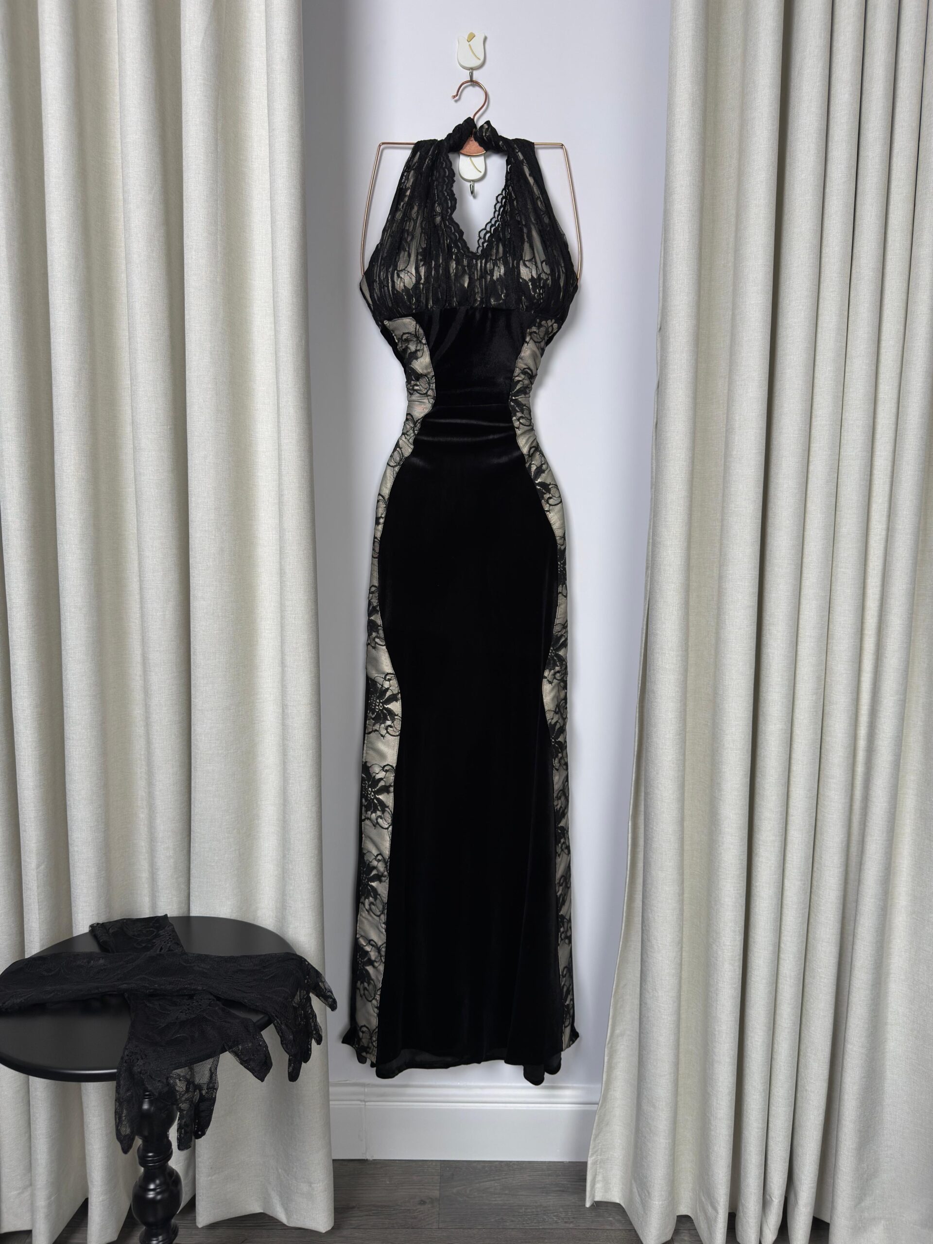 فستان سهرة مخمل أسود - الصورة 2