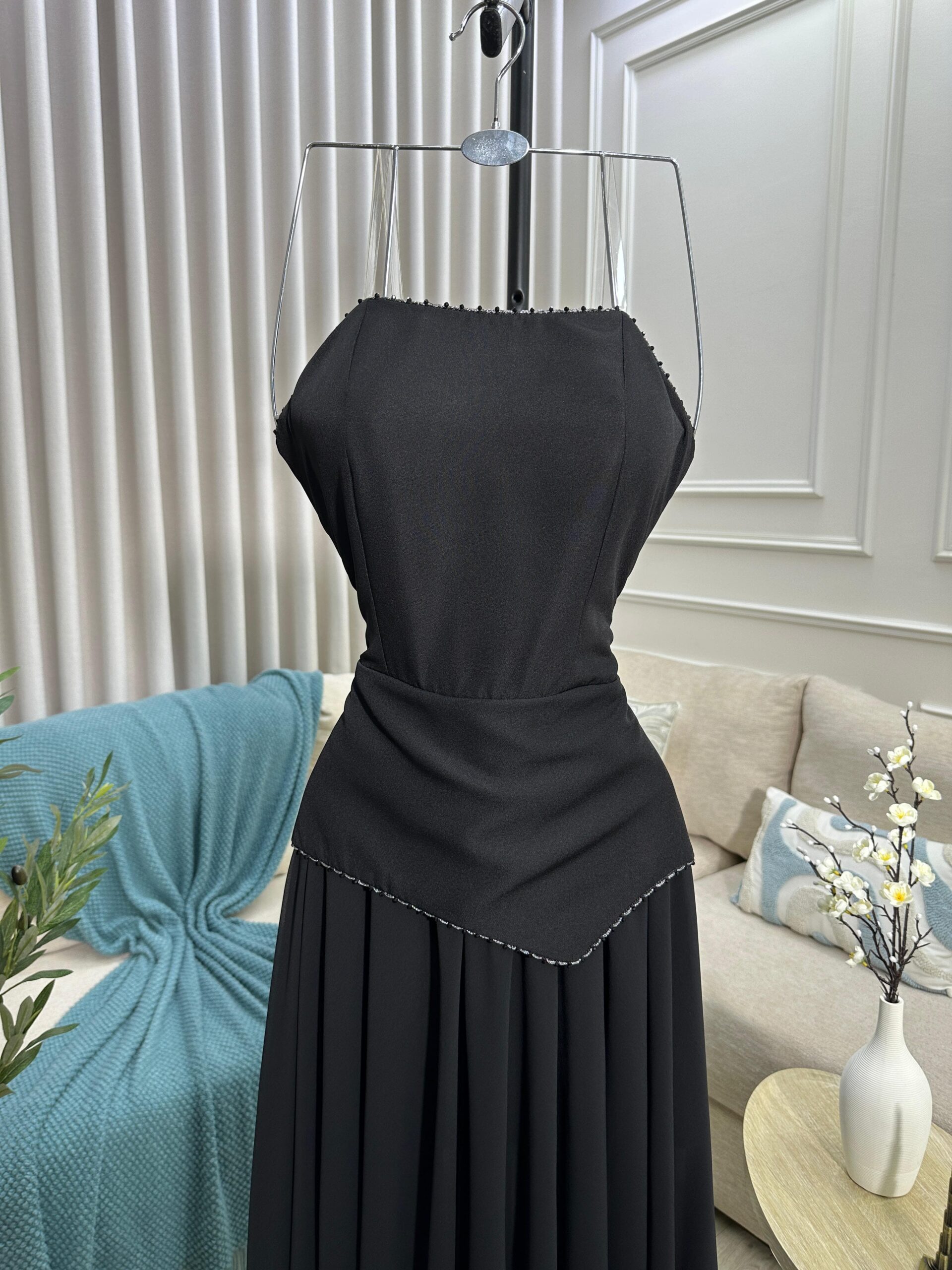 فستان سهرة أسود طويل - الصورة 3