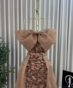 Alternative view of فستان البني الفاخر  تصميم راقٍ لمناسباتك الخاصة"