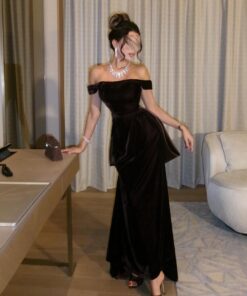 فستان سهرة مخمل