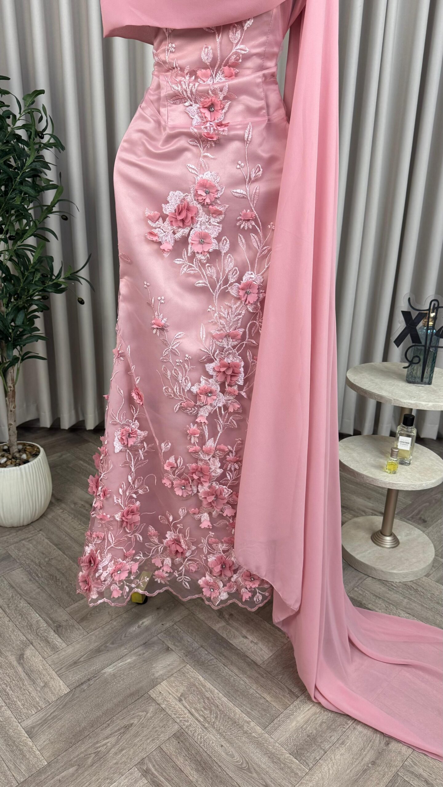 فستان سهرة بلون وردي - الصورة 4