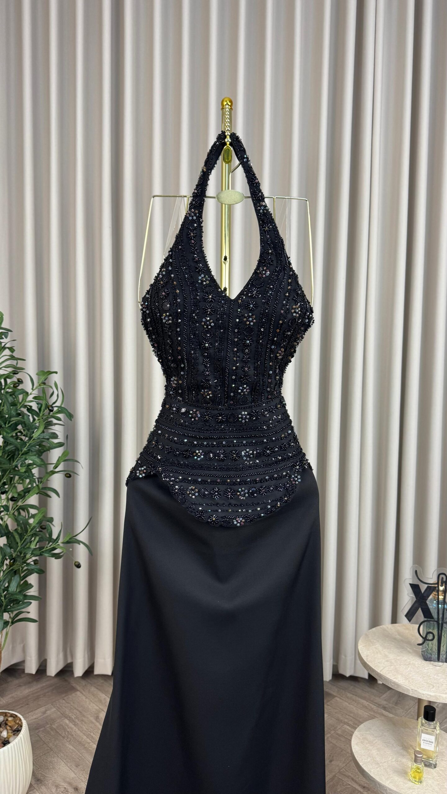 فستان سهرة بلون الاسود - الصورة 2